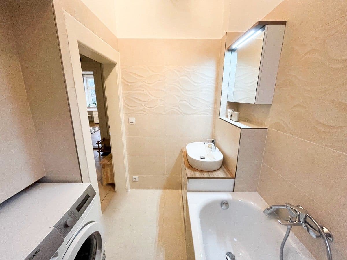 Prenájom bytu 2-izbový 60 m², U Okrouhlíku, Praha, Praha Prenájom bytu 2-izbový 60 m², U Okrouhlíku, Praha, Praha