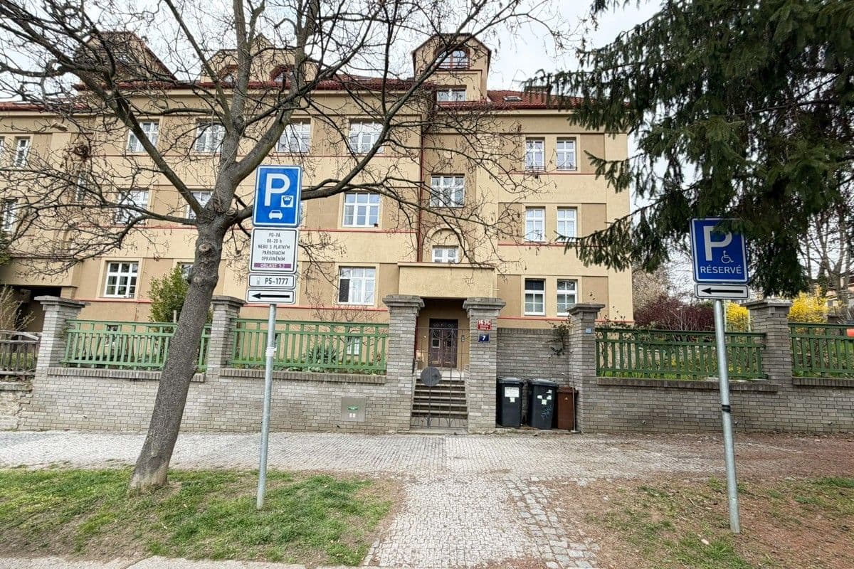 Prenájom bytu 2-izbový 60 m², U Okrouhlíku, Praha, Praha Prenájom bytu 2-izbový 60 m², U Okrouhlíku, Praha, Praha