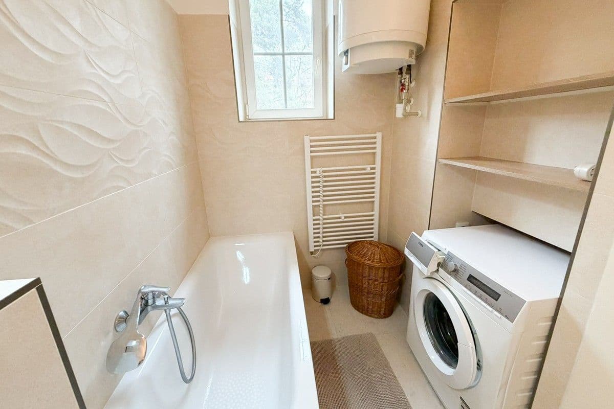 Prenájom bytu 2-izbový 60 m², U Okrouhlíku, Praha, Praha Prenájom bytu 2-izbový 60 m², U Okrouhlíku, Praha, Praha