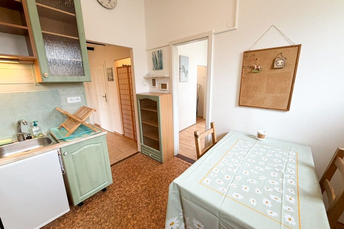 Prenájom bytu 2-izbový 60 m², U Okrouhlíku, Praha, Praha Prenájom bytu 2-izbový 60 m², U Okrouhlíku, Praha, Praha