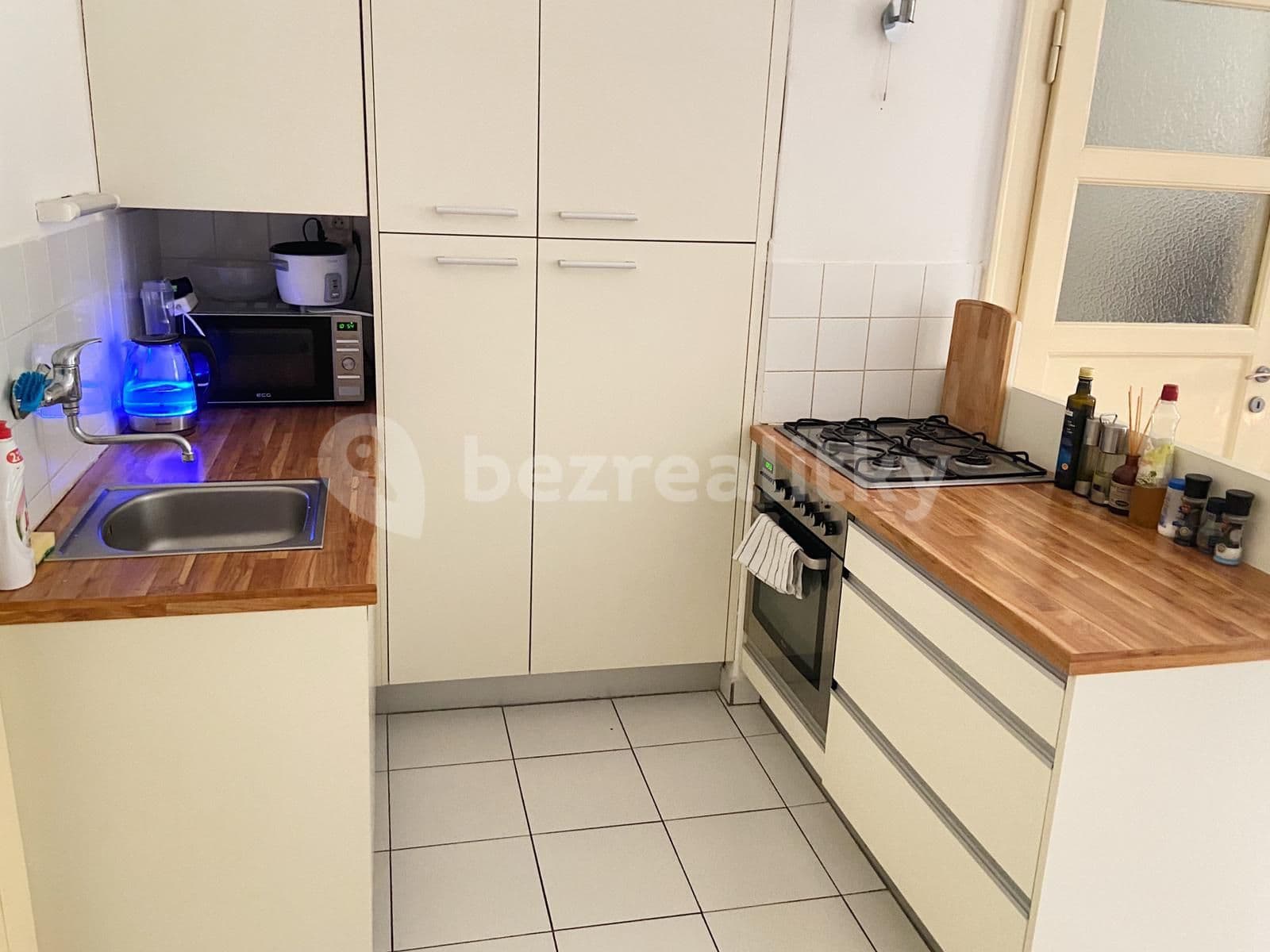 Prenájom bytu 2-izbový 52 m², Seifertova, Praha, Praha Prenájom bytu 2-izbový 52 m², Seifertova, Praha, Praha