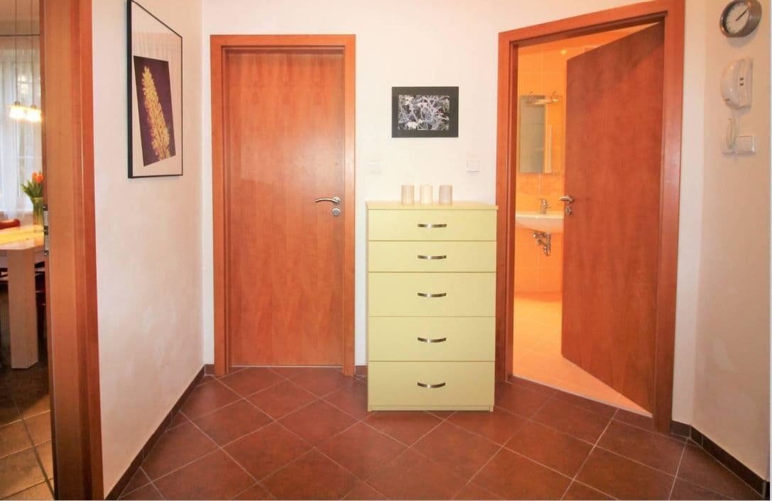 Prenájom bytu 2-izbový 68 m², U Okrouhlíku, Praha, Praha Prenájom bytu 2-izbový 68 m², U Okrouhlíku, Praha, Praha