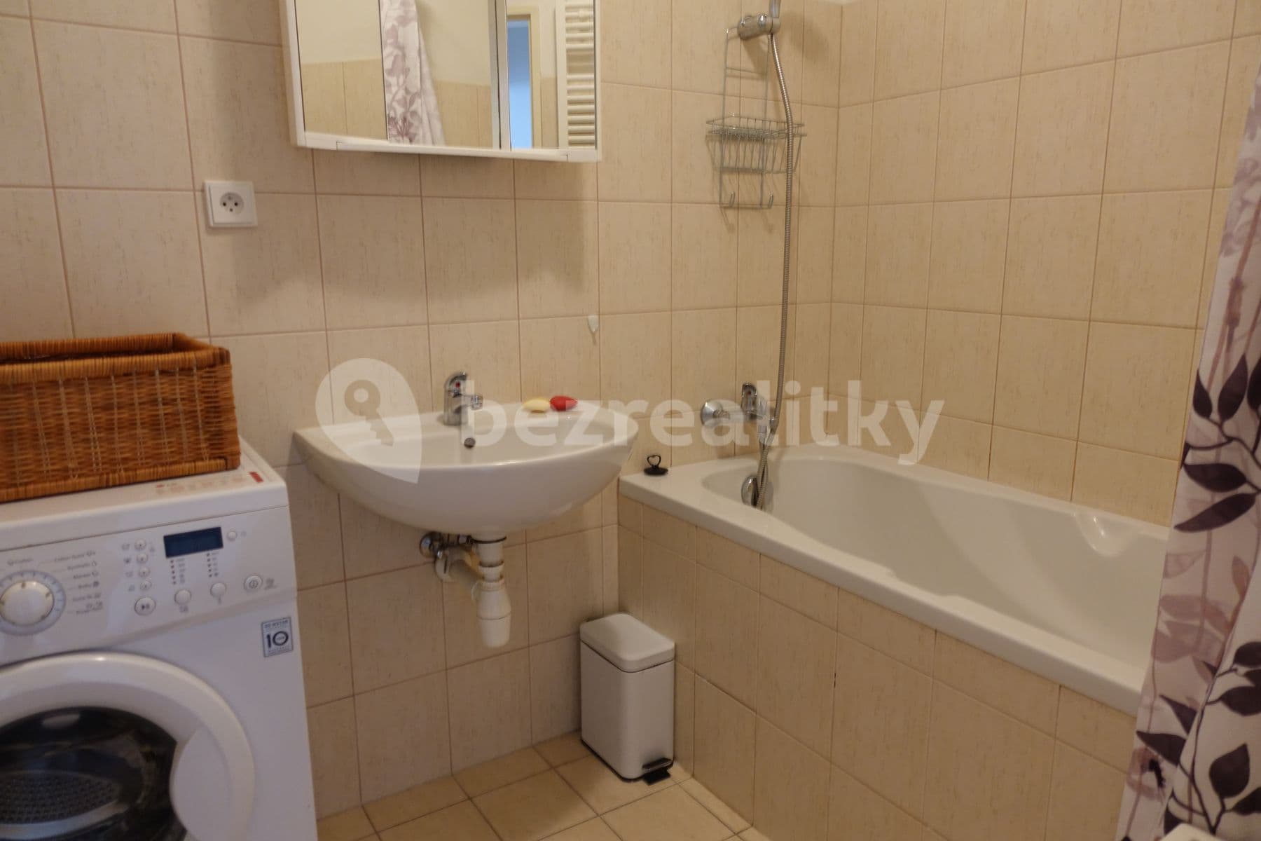 Prenájom bytu 2-izbový 74 m², Nad Šestikopy, Praha, Praha Prenájom bytu 2-izbový 74 m², Nad Šestikopy, Praha, Praha