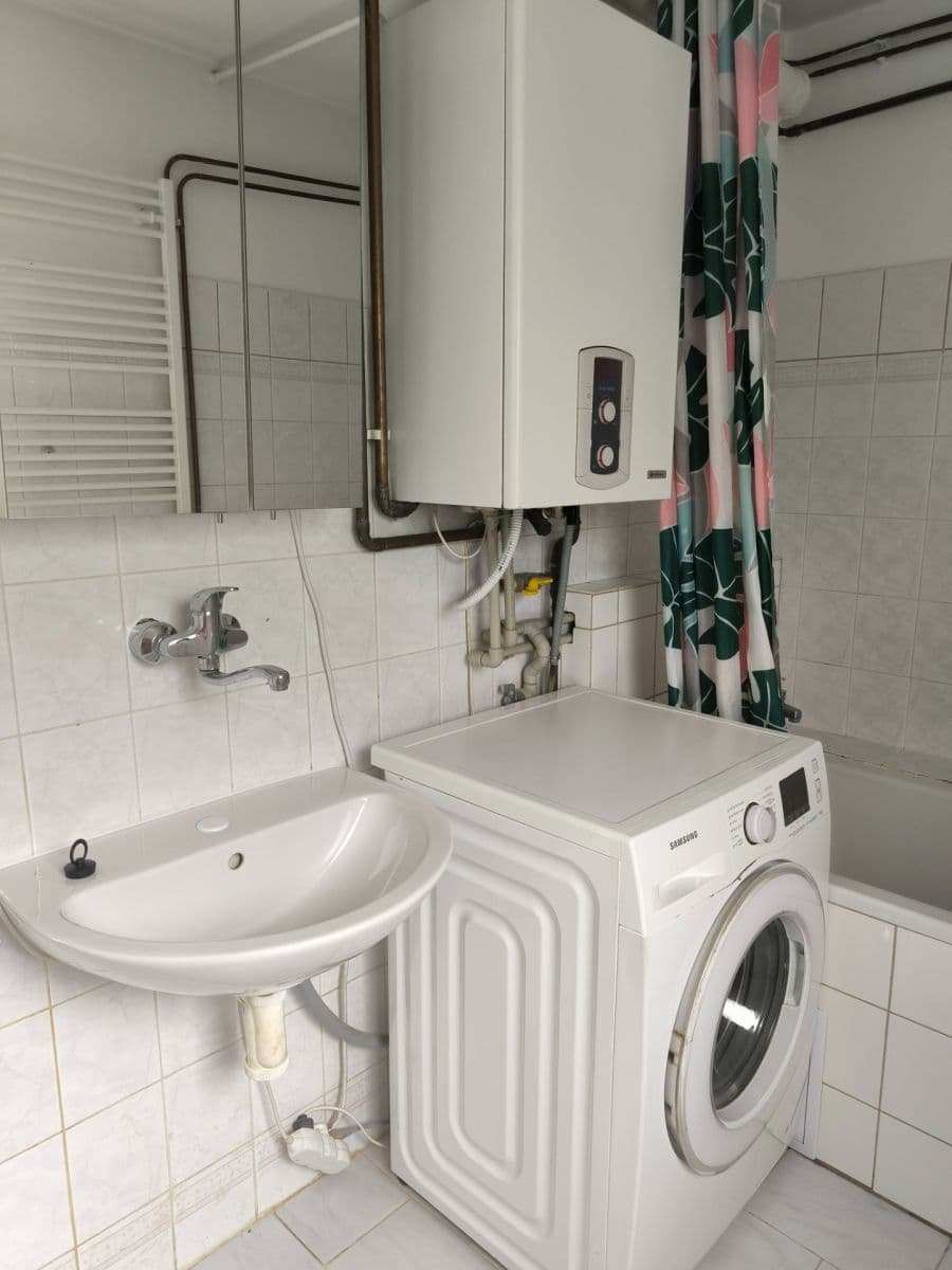 Prenájom bytu 3-izbový 80 m², Pod sady, Praha, Praha Prenájom bytu 3-izbový 80 m², Pod sady, Praha, Praha