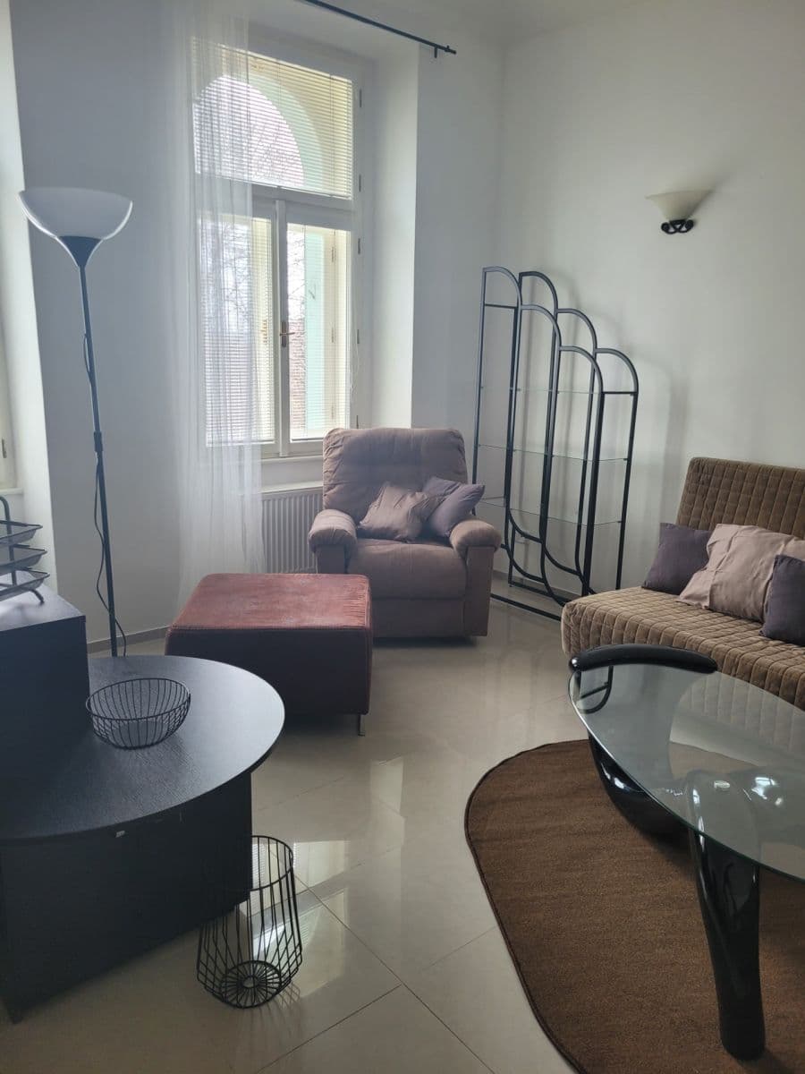 Prenájom bytu 2-izbový 60 m², Lublaňská, Praha, Praha Prenájom bytu 2-izbový 60 m², Lublaňská, Praha, Praha