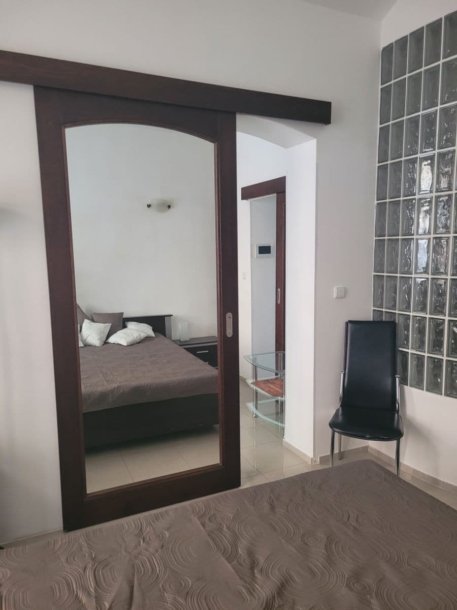 Prenájom bytu 2-izbový 60 m², Lublaňská, Praha, Praha Prenájom bytu 2-izbový 60 m², Lublaňská, Praha, Praha