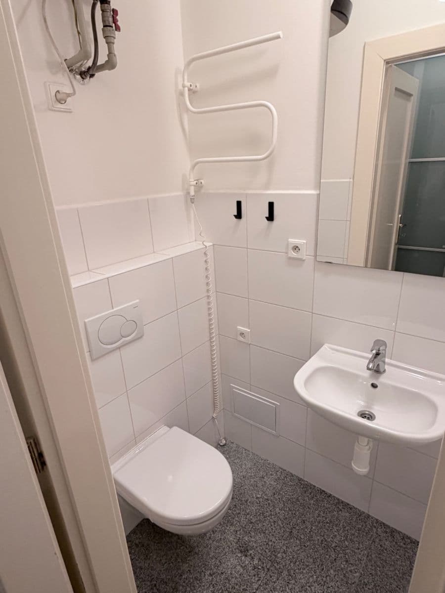 Prenájom bytu Garsoniéra 26 m², Starostrašnická, Praha, Praha Prenájom bytu Garsoniéra 26 m², Starostrašnická, Praha, Praha
