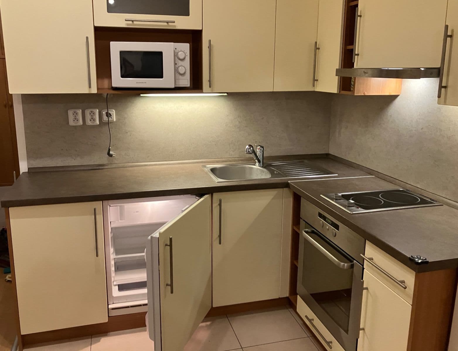 Prenájom bytu 1-izbový 27 m², Purkyňova, Brno, Jihomoravský kraj Prenájom bytu 1-izbový 27 m², Purkyňova, Brno, Jihomoravský kraj