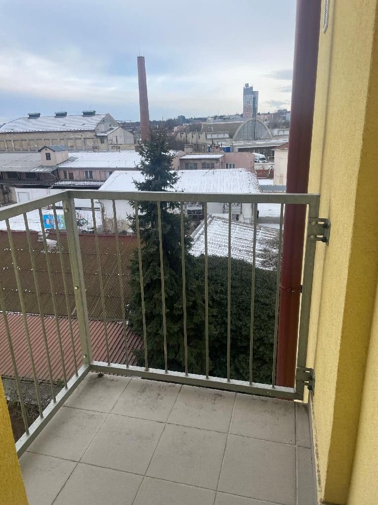 Prenájom bytu 1-izbový 35 m², Komárovská, Brno, Jihomoravský kraj Prenájom bytu 1-izbový 35 m², Komárovská, Brno, Jihomoravský kraj