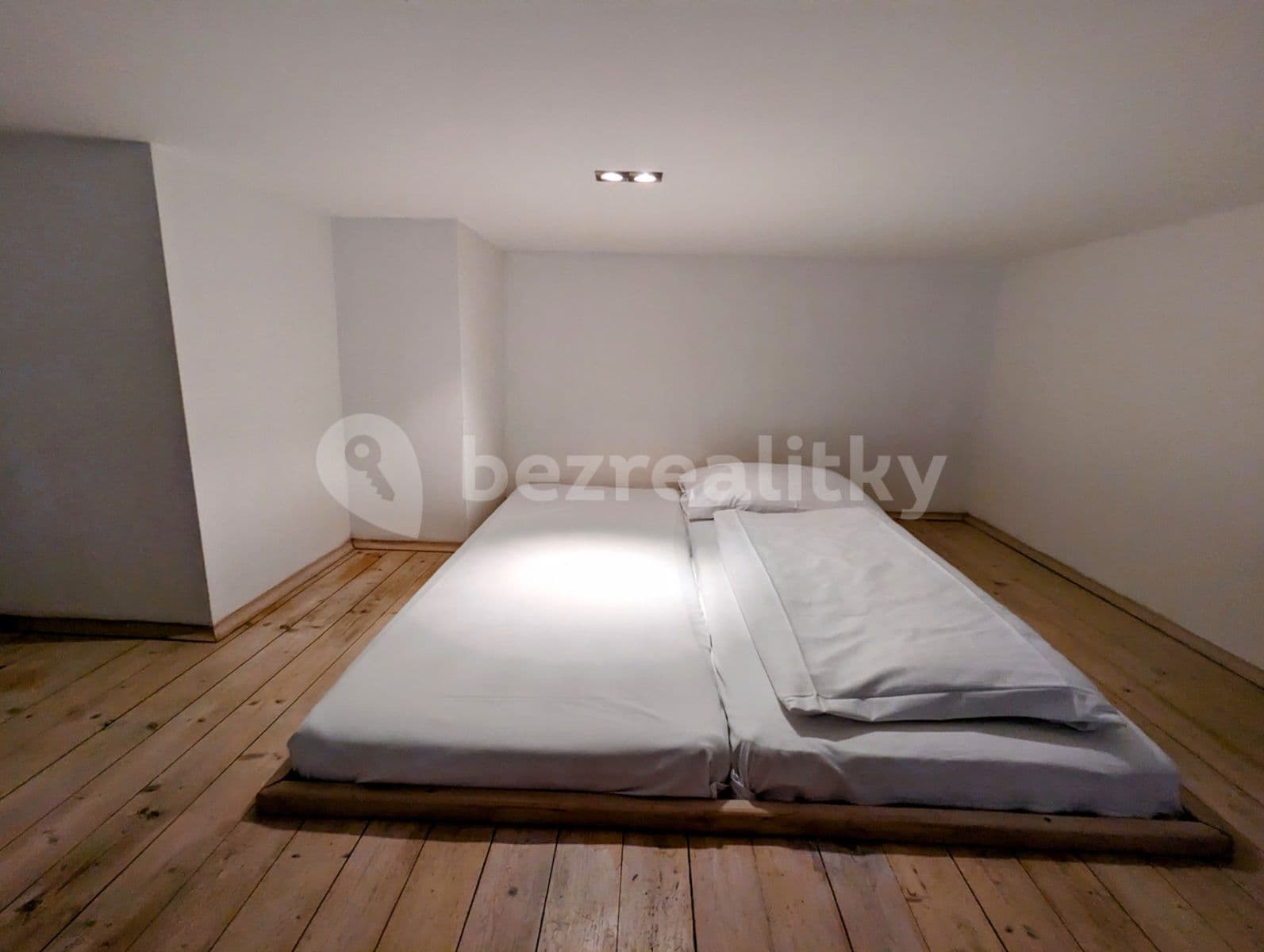 Prenájom bytu 1-izbový 36 m², Špitálská, Hradec Králové, Královéhradecký kraj Prenájom bytu 1-izbový 36 m², Špitálská, Hradec Králové, Královéhradecký kraj
