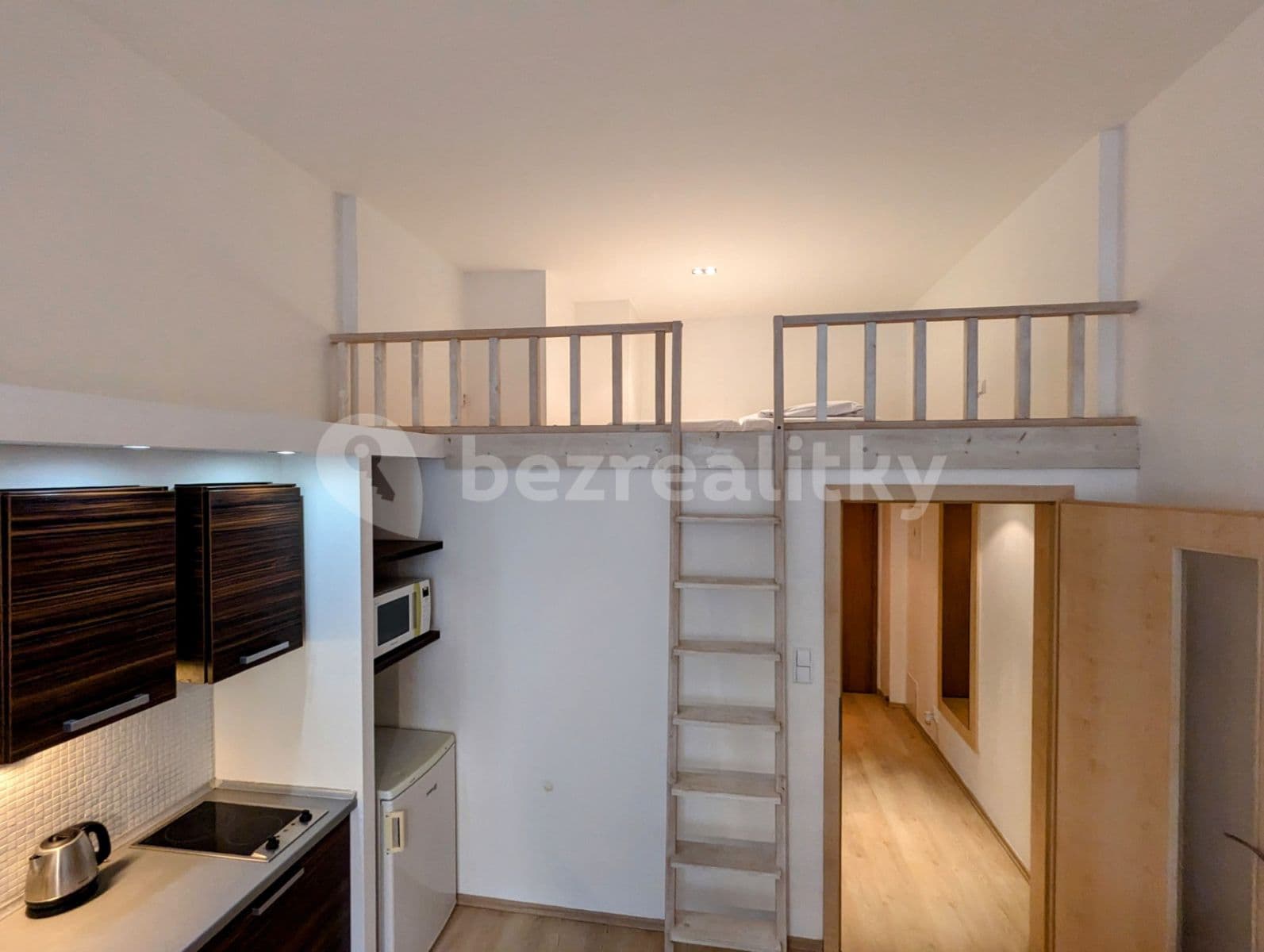 Prenájom bytu 1-izbový 36 m², Špitálská, Hradec Králové, Královéhradecký kraj Prenájom bytu 1-izbový 36 m², Špitálská, Hradec Králové, Královéhradecký kraj