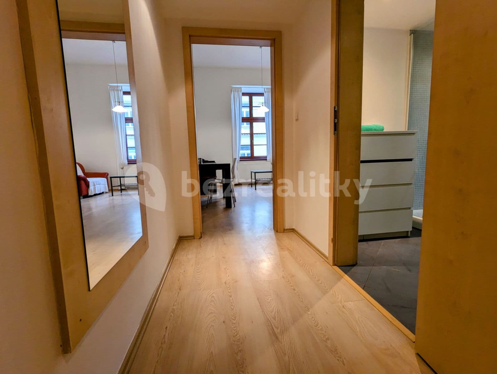 Prenájom bytu 1-izbový 36 m², Špitálská, Hradec Králové, Královéhradecký kraj Prenájom bytu 1-izbový 36 m², Špitálská, Hradec Králové, Královéhradecký kraj