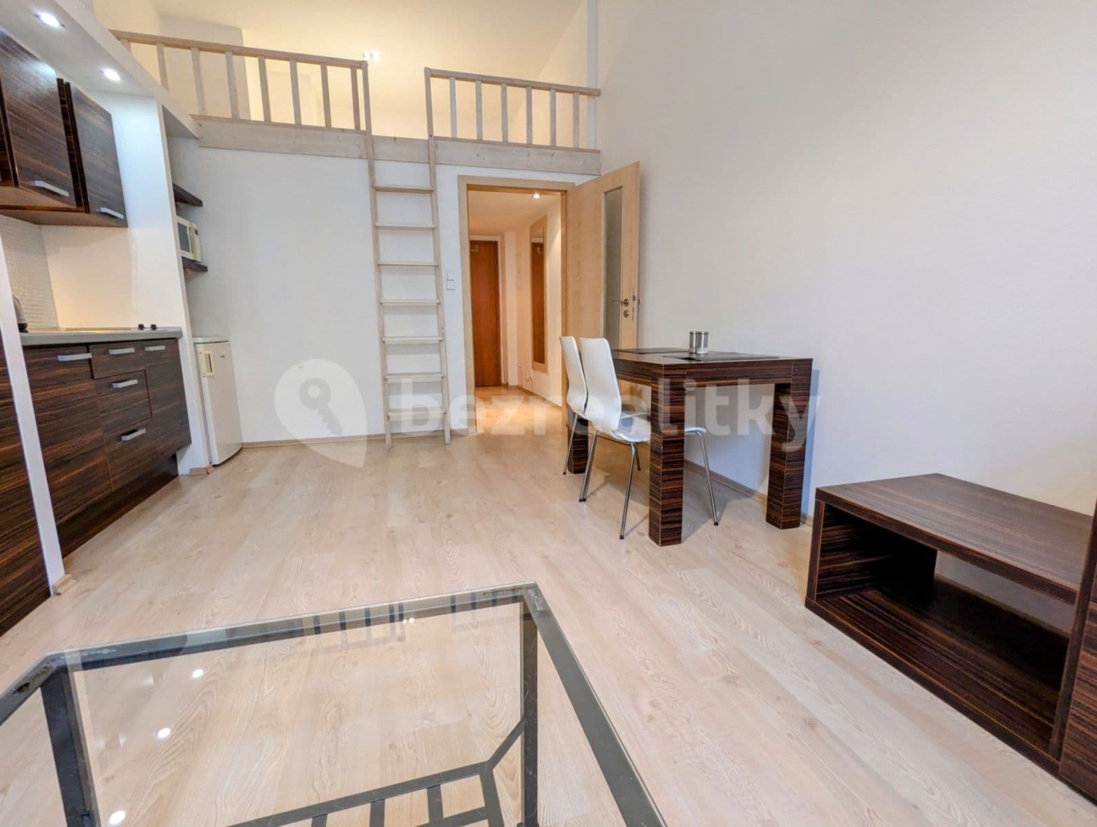 Prenájom bytu 1-izbový 36 m², Špitálská, Hradec Králové, Královéhradecký kraj Prenájom bytu 1-izbový 36 m², Špitálská, Hradec Králové, Královéhradecký kraj