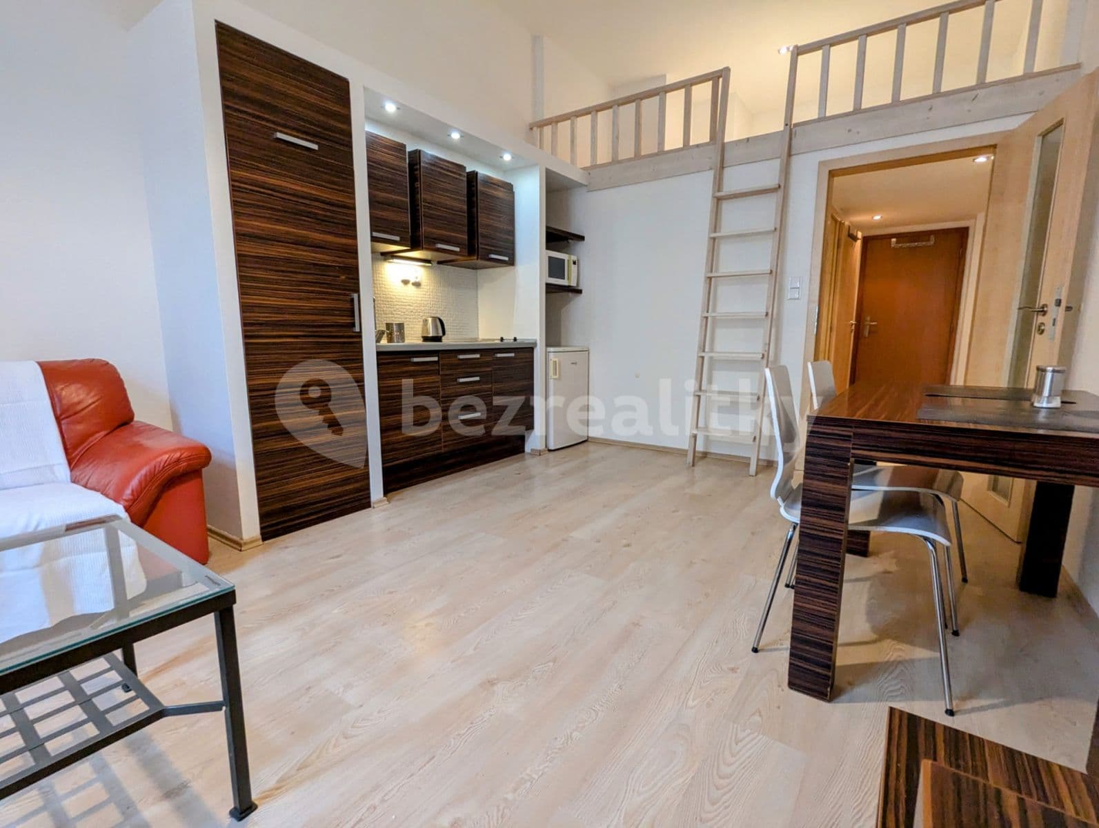 Prenájom bytu 1-izbový 36 m², Špitálská, Hradec Králové, Královéhradecký kraj Prenájom bytu 1-izbový 36 m², Špitálská, Hradec Králové, Královéhradecký kraj