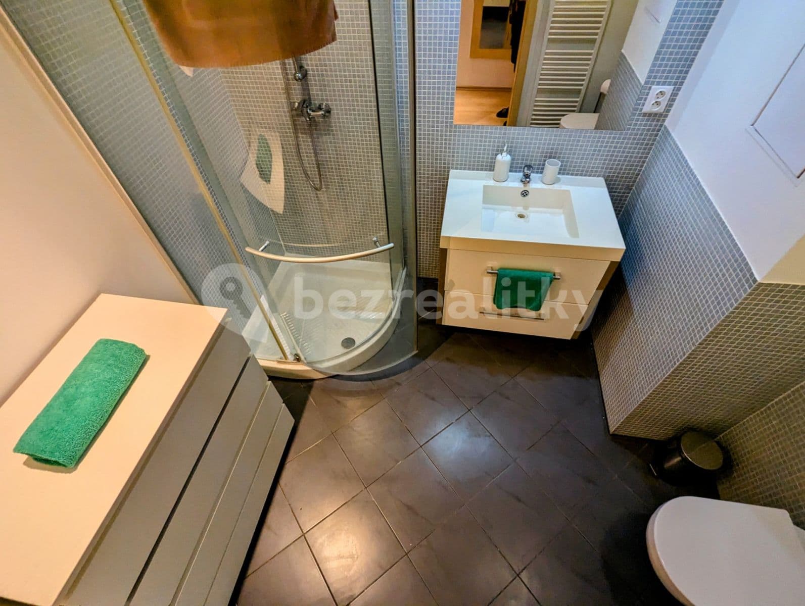 Prenájom bytu 1-izbový 36 m², Špitálská, Hradec Králové, Královéhradecký kraj Prenájom bytu 1-izbový 36 m², Špitálská, Hradec Králové, Královéhradecký kraj