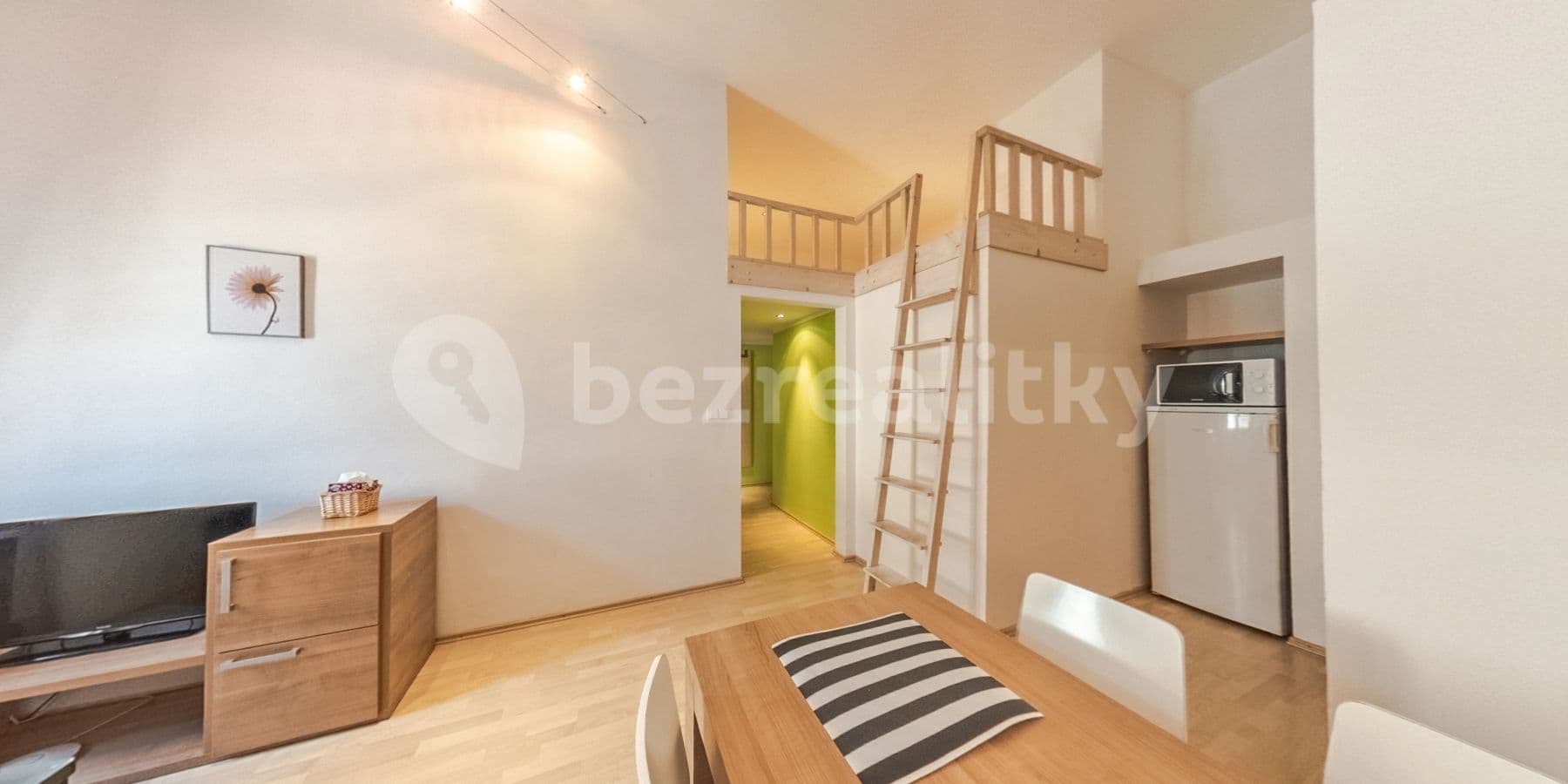 Prenájom bytu 2-izbový 40 m², Špitálská, Hradec Králové, Královéhradecký kraj Prenájom bytu 2-izbový 40 m², Špitálská, Hradec Králové, Královéhradecký kraj