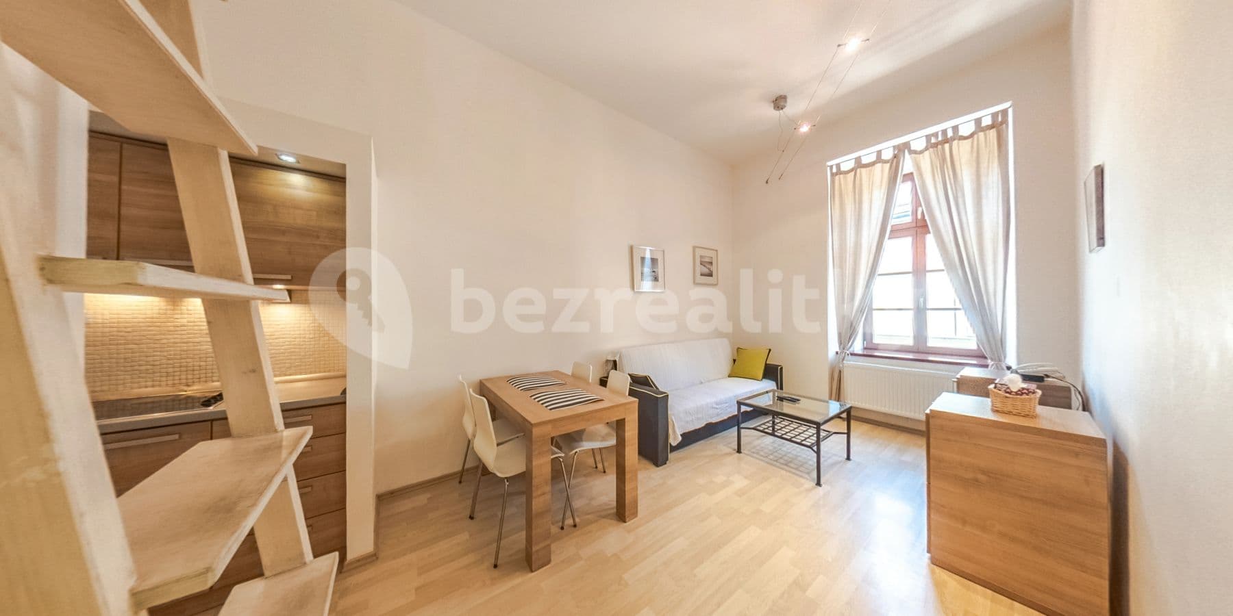 Prenájom bytu 2-izbový 40 m², Špitálská, Hradec Králové, Královéhradecký kraj Prenájom bytu 2-izbový 40 m², Špitálská, Hradec Králové, Královéhradecký kraj