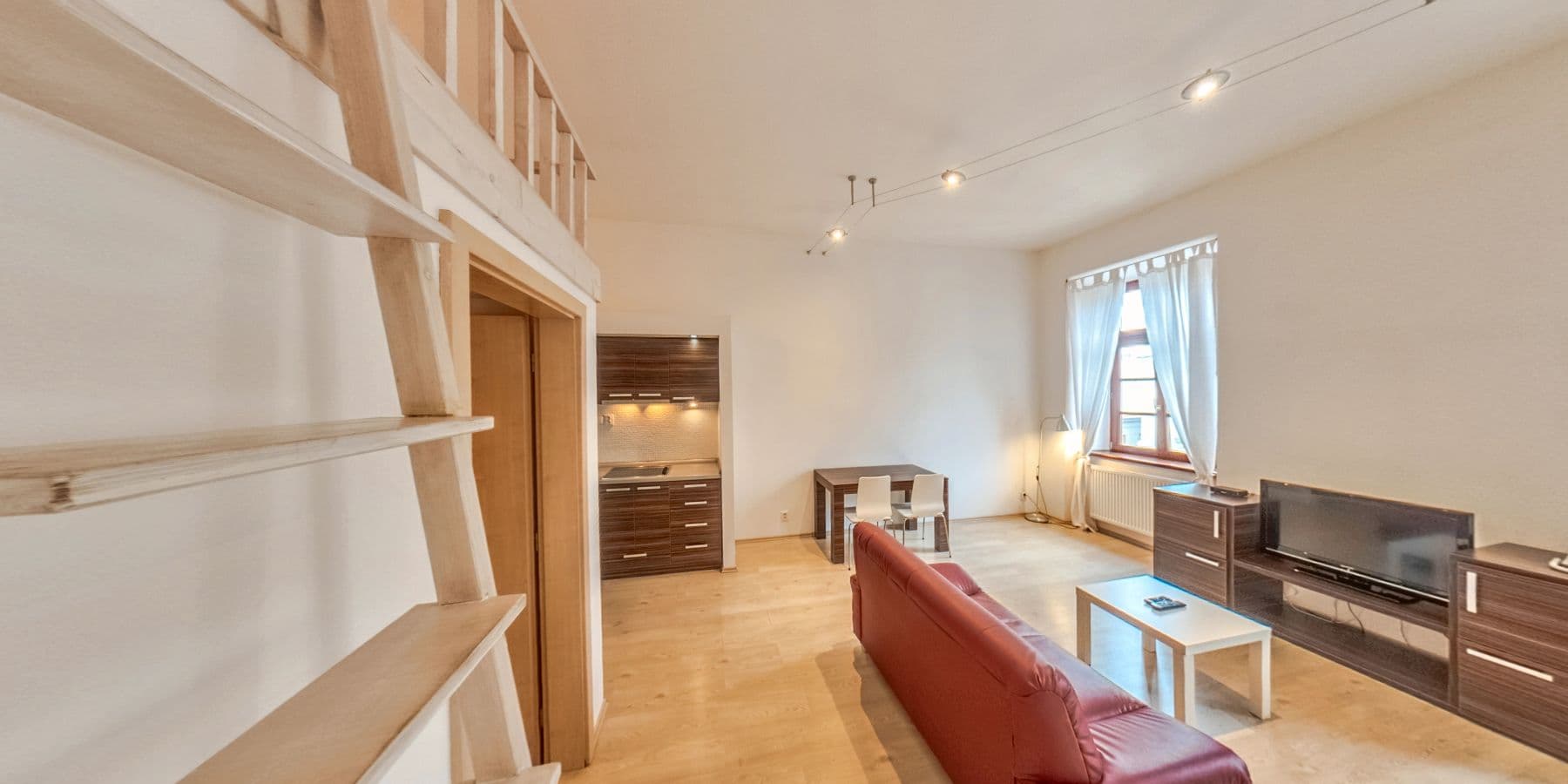 Prenájom bytu 1-izbový 50 m², Špitálská, Hradec Králové, Královéhradecký kraj Prenájom bytu 1-izbový 50 m², Špitálská, Hradec Králové, Královéhradecký kraj