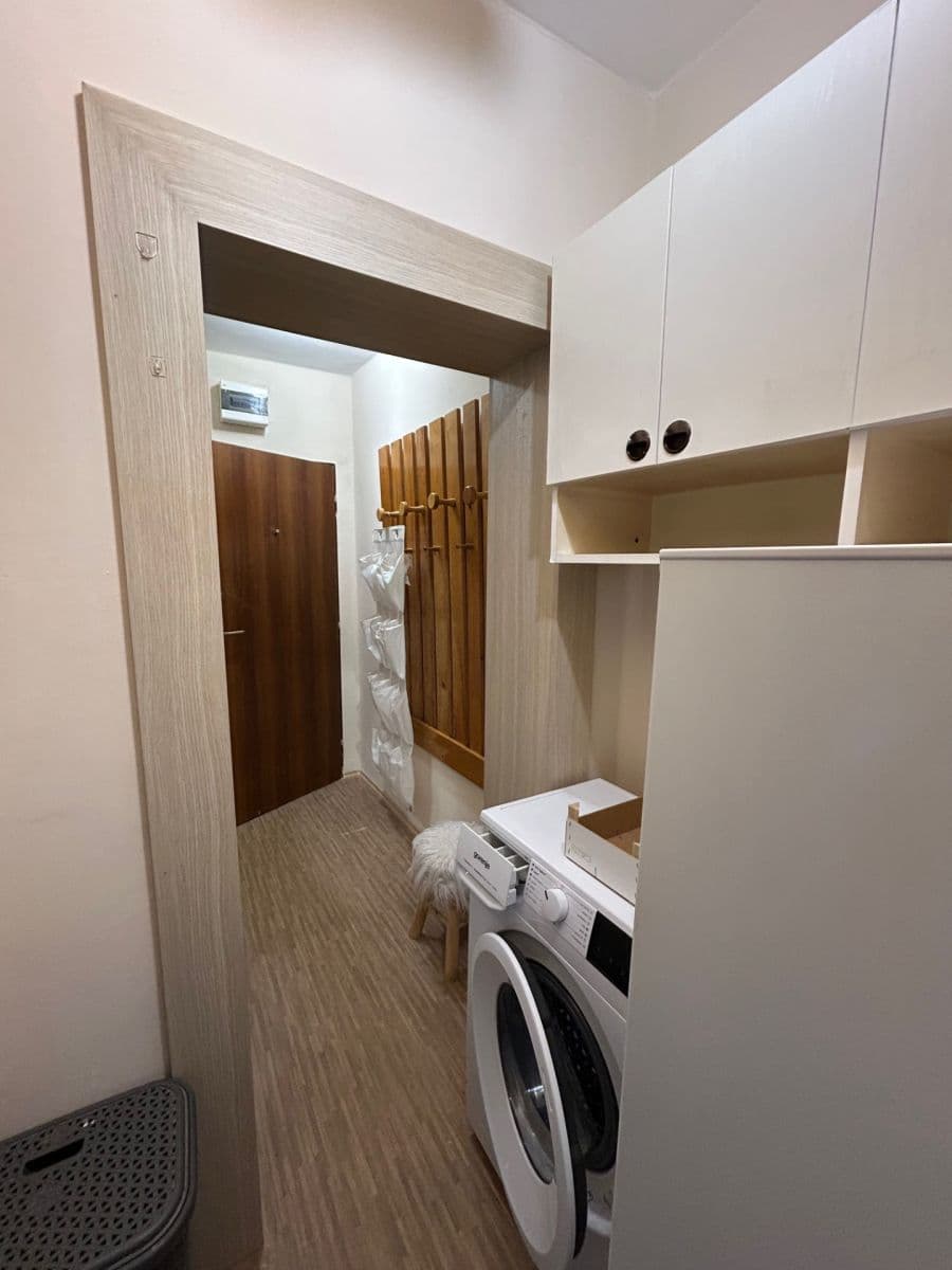Prenájom bytu 1-izbový 33 m², Pardubice, Pardubický kraj Prenájom bytu 1-izbový 33 m², Pardubice, Pardubický kraj