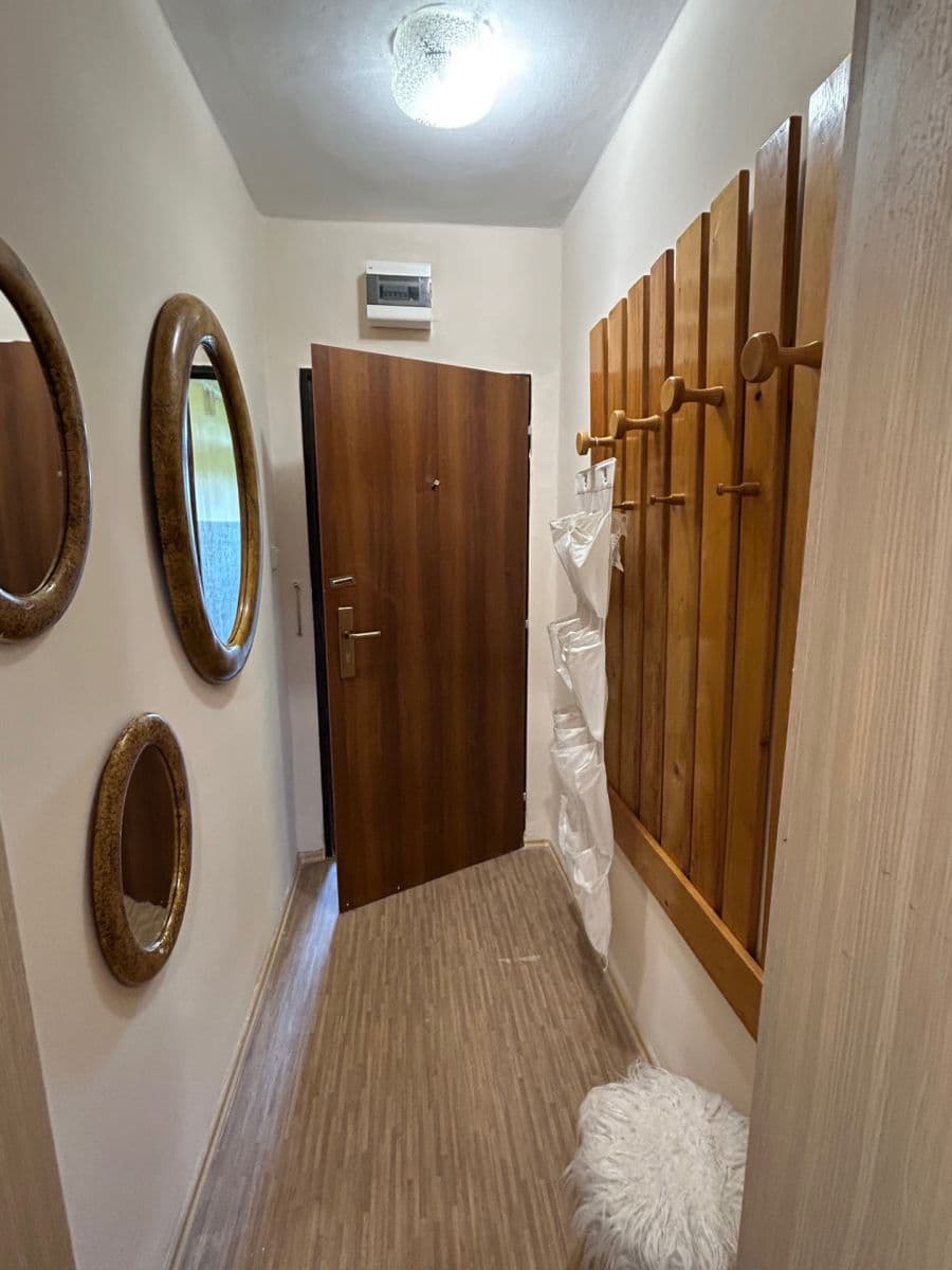 Prenájom bytu 1-izbový 33 m², Pardubice, Pardubický kraj Prenájom bytu 1-izbový 33 m², Pardubice, Pardubický kraj