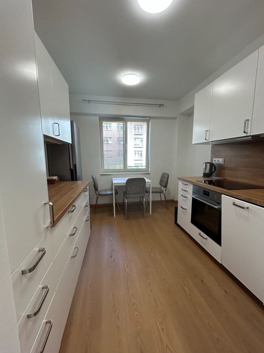 Prenájom bytu 2-izbový 60 m², Lvovská, Praha, Praha Prenájom bytu 2-izbový 60 m², Lvovská, Praha, Praha