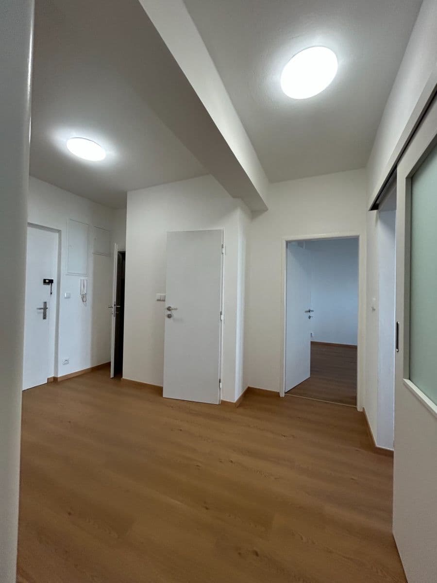 Prenájom bytu 2-izbový 60 m², Lvovská, Praha, Praha Prenájom bytu 2-izbový 60 m², Lvovská, Praha, Praha