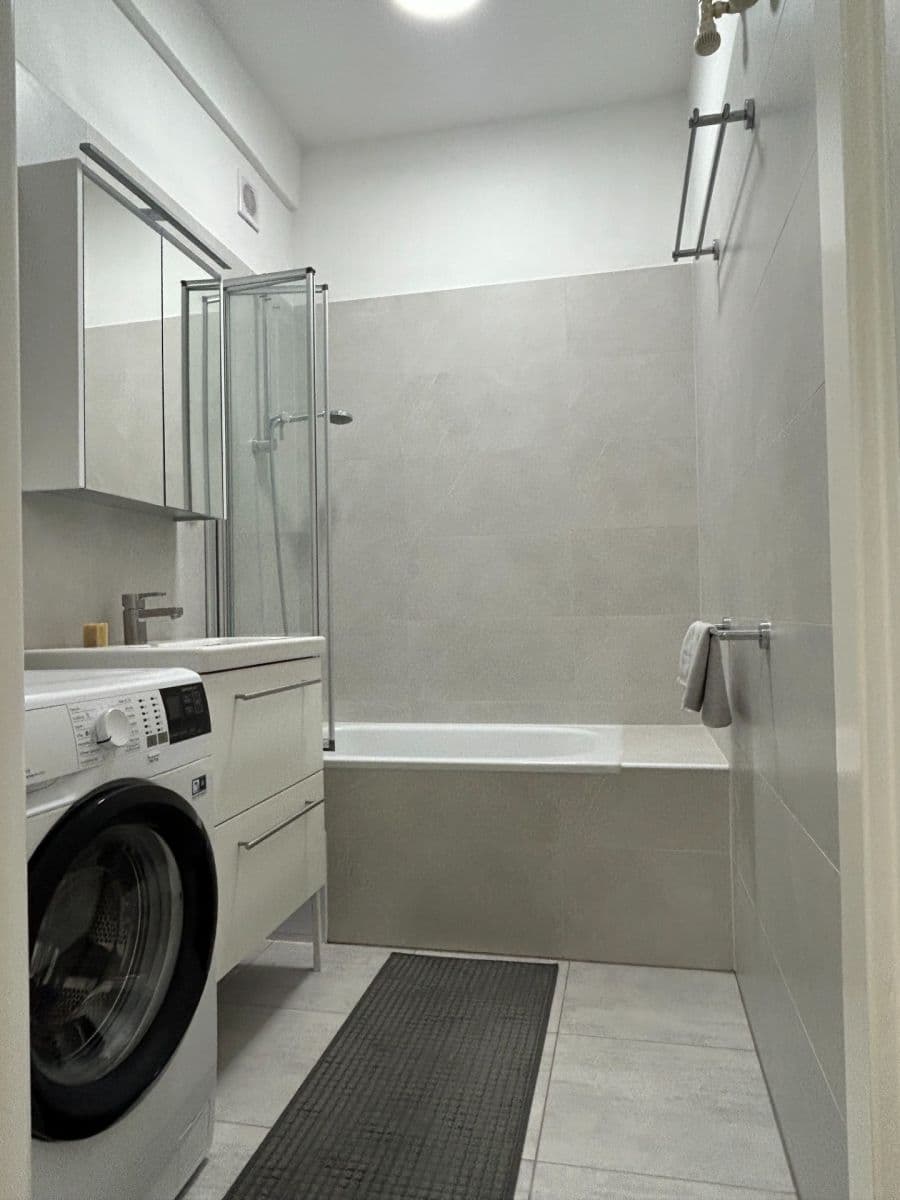 Prenájom bytu 2-izbový 60 m², Lvovská, Praha, Praha Prenájom bytu 2-izbový 60 m², Lvovská, Praha, Praha