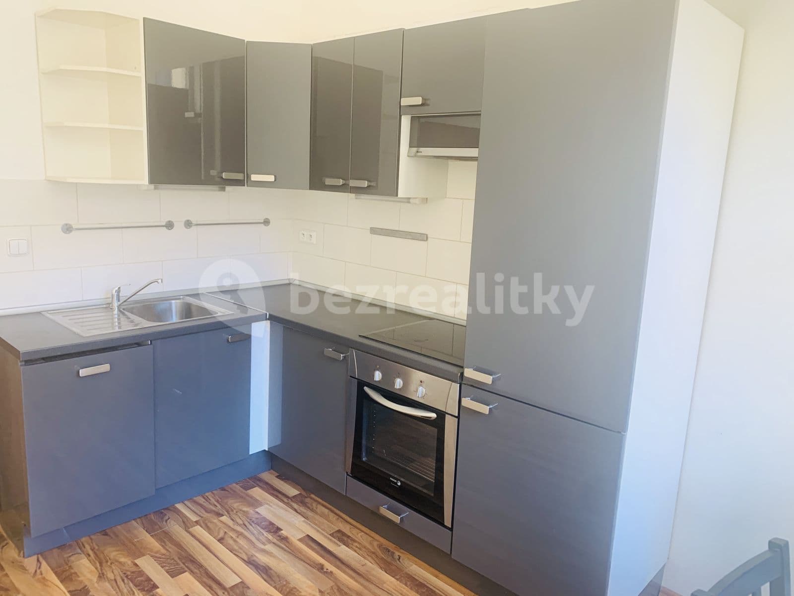 Prenájom bytu 2-izbový 75 m², Malířská, Praha, Praha Prenájom bytu 2-izbový 75 m², Malířská, Praha, Praha