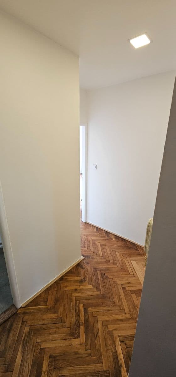 Prenájom bytu 1-izbový 45 m², Nad Kajetánkou, Praha, Praha Prenájom bytu 1-izbový 45 m², Nad Kajetánkou, Praha, Praha