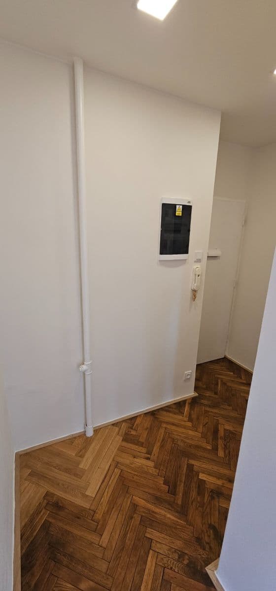 Prenájom bytu 1-izbový 45 m², Nad Kajetánkou, Praha, Praha Prenájom bytu 1-izbový 45 m², Nad Kajetánkou, Praha, Praha