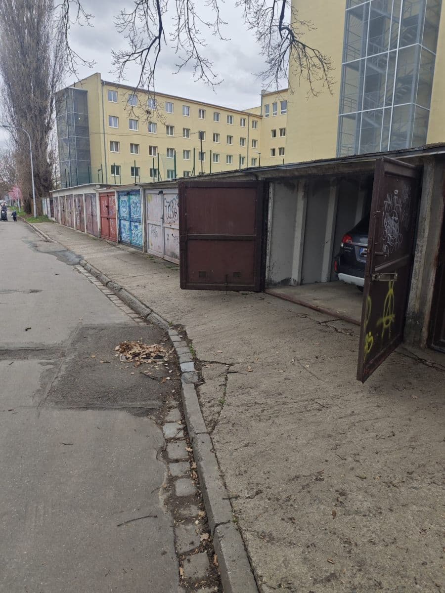 Prenájom garáže 20 m², Sazenice, Brno, Jihomoravský kraj Prenájom garáže 20 m², Sazenice, Brno, Jihomoravský kraj