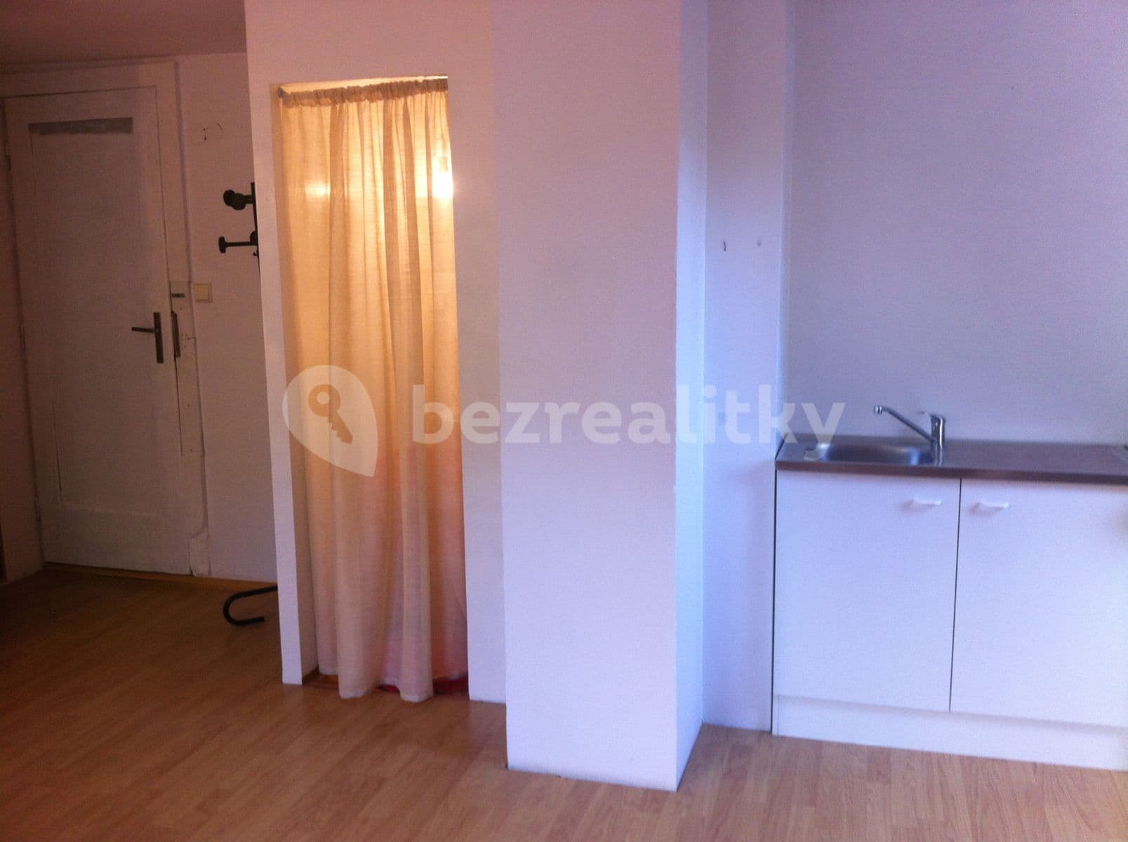 Prenájom bytu 1-izbový 30 m², Jarní, Brno, Jihomoravský kraj Prenájom bytu 1-izbový 30 m², Jarní, Brno, Jihomoravský kraj