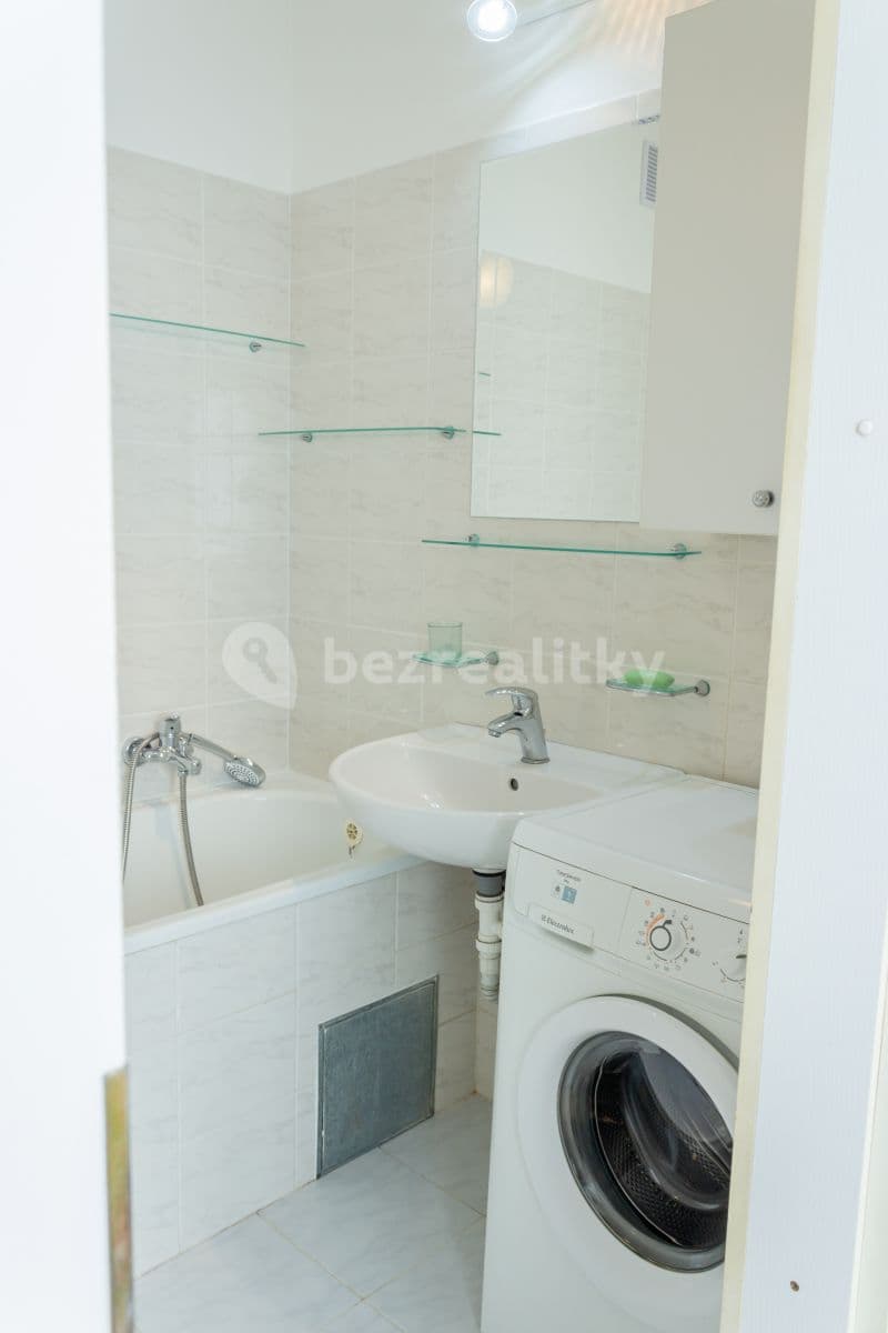 Prenájom bytu 3-izbový 65 m², Nedašovská, Praha, Praha Prenájom bytu 3-izbový 65 m², Nedašovská, Praha, Praha