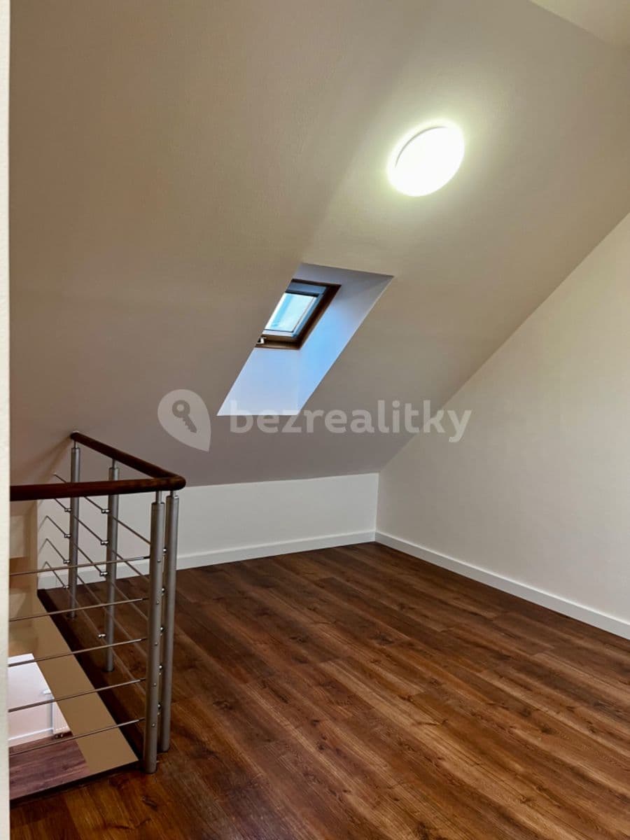Prenájom bytu 3-izbový 100 m², Muchova, Praha, Praha Prenájom bytu 3-izbový 100 m², Muchova, Praha, Praha