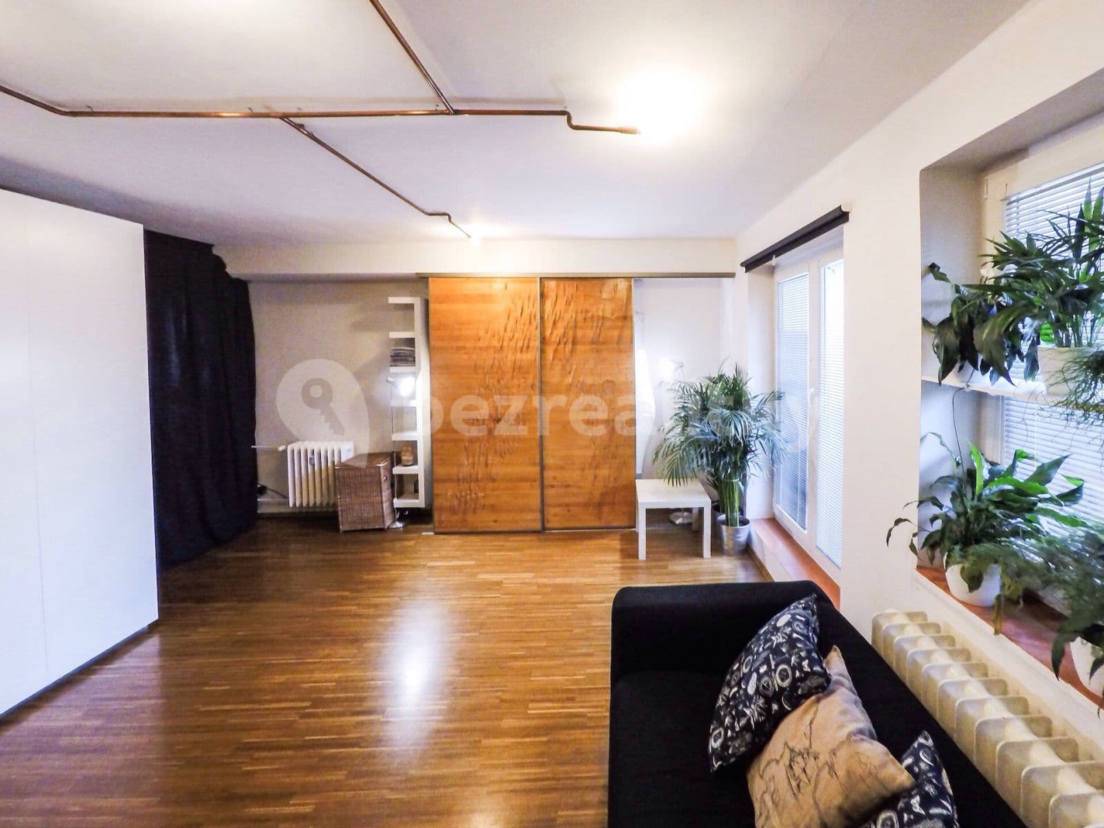 Prenájom bytu 1-izbový 41 m², Africká, Praha, Praha Prenájom bytu 1-izbový 41 m², Africká, Praha, Praha