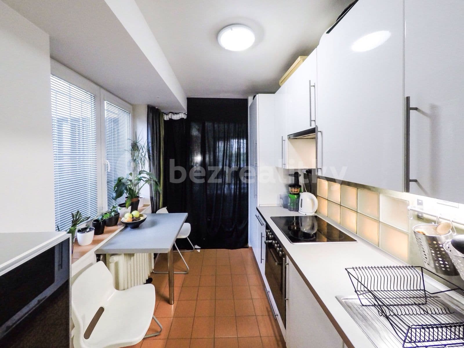 Prenájom bytu 1-izbový 41 m², Africká, Praha, Praha Prenájom bytu 1-izbový 41 m², Africká, Praha, Praha
