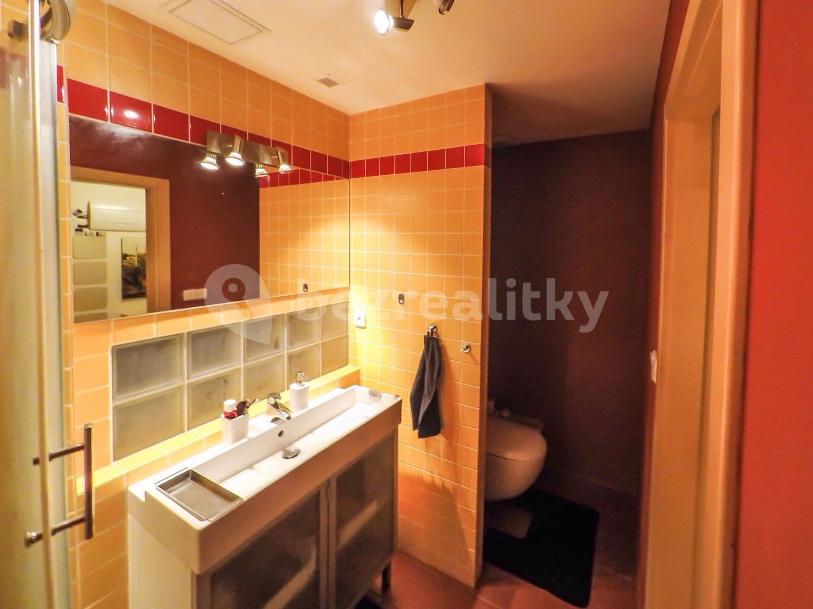 Prenájom bytu 1-izbový 41 m², Africká, Praha, Praha Prenájom bytu 1-izbový 41 m², Africká, Praha, Praha