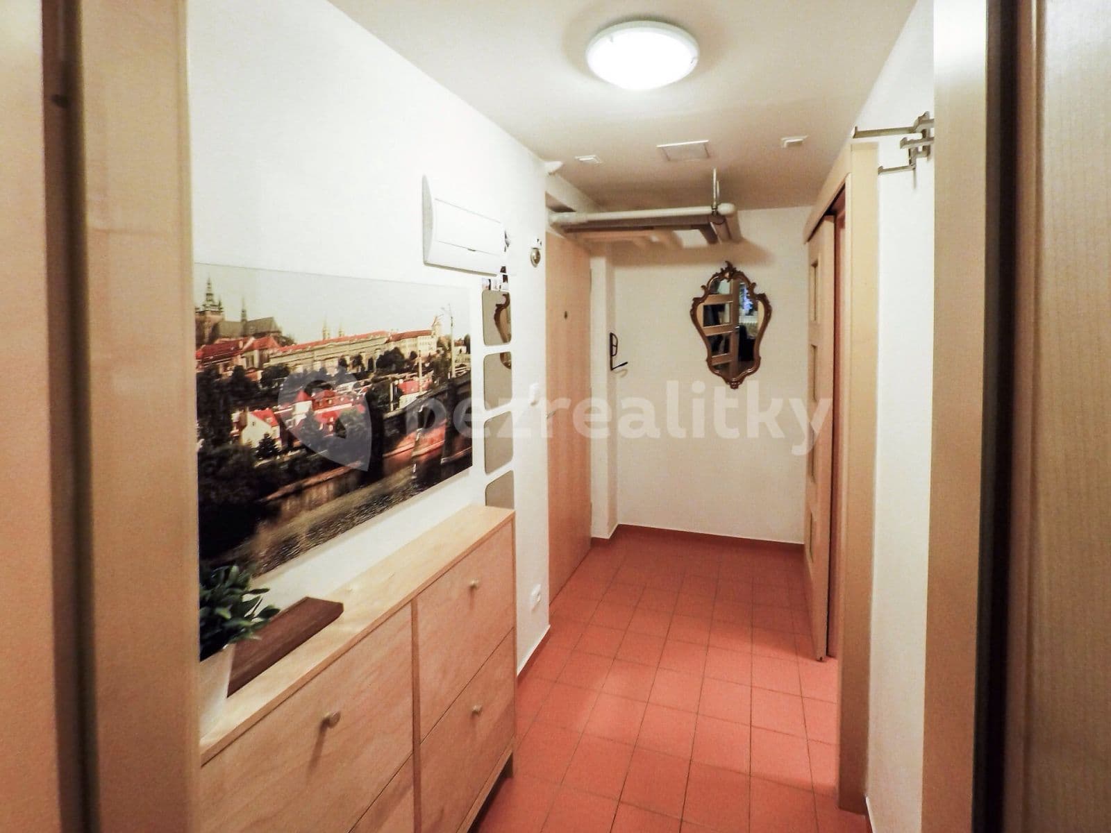 Prenájom bytu 1-izbový 41 m², Africká, Praha, Praha Prenájom bytu 1-izbový 41 m², Africká, Praha, Praha