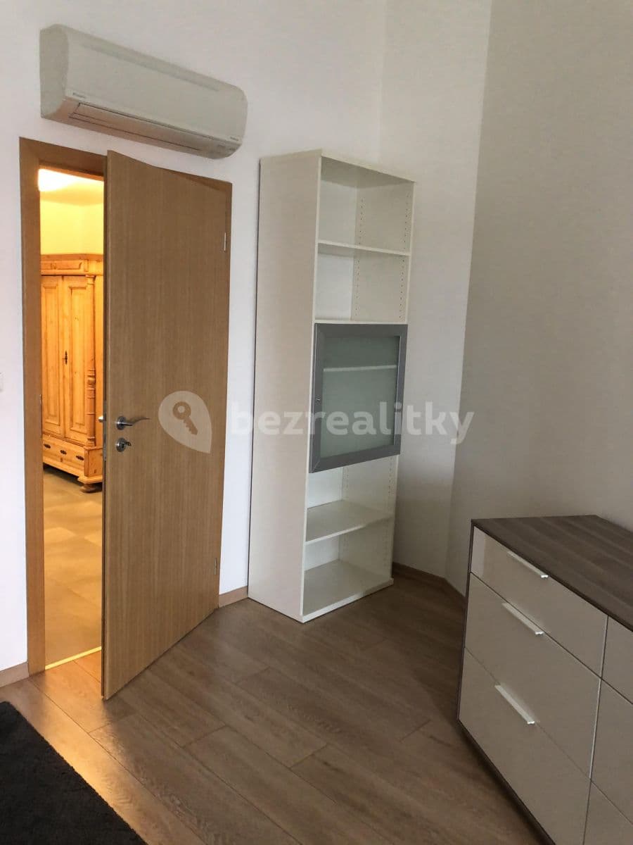 Prenájom bytu 2-izbový 67 m², Kafkova, Praha, Praha Prenájom bytu 2-izbový 67 m², Kafkova, Praha, Praha