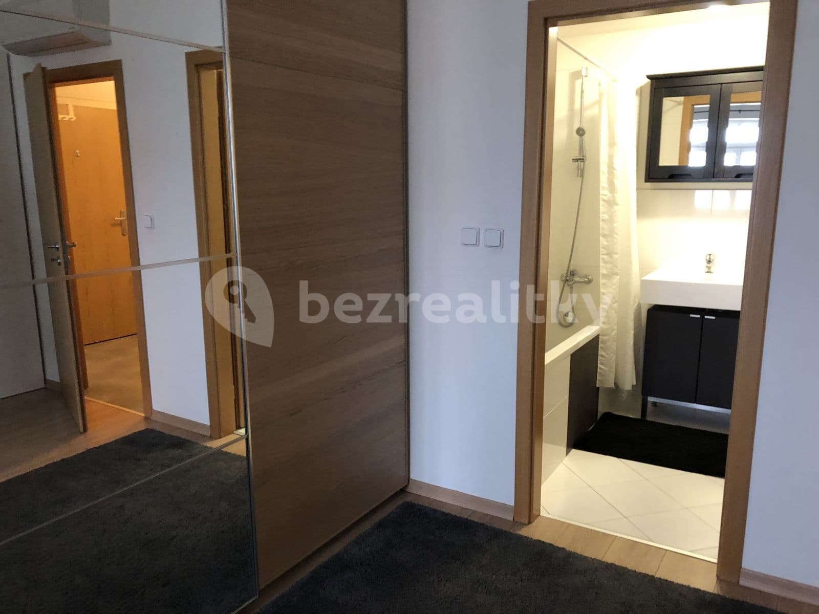 Prenájom bytu 2-izbový 67 m², Kafkova, Praha, Praha Prenájom bytu 2-izbový 67 m², Kafkova, Praha, Praha