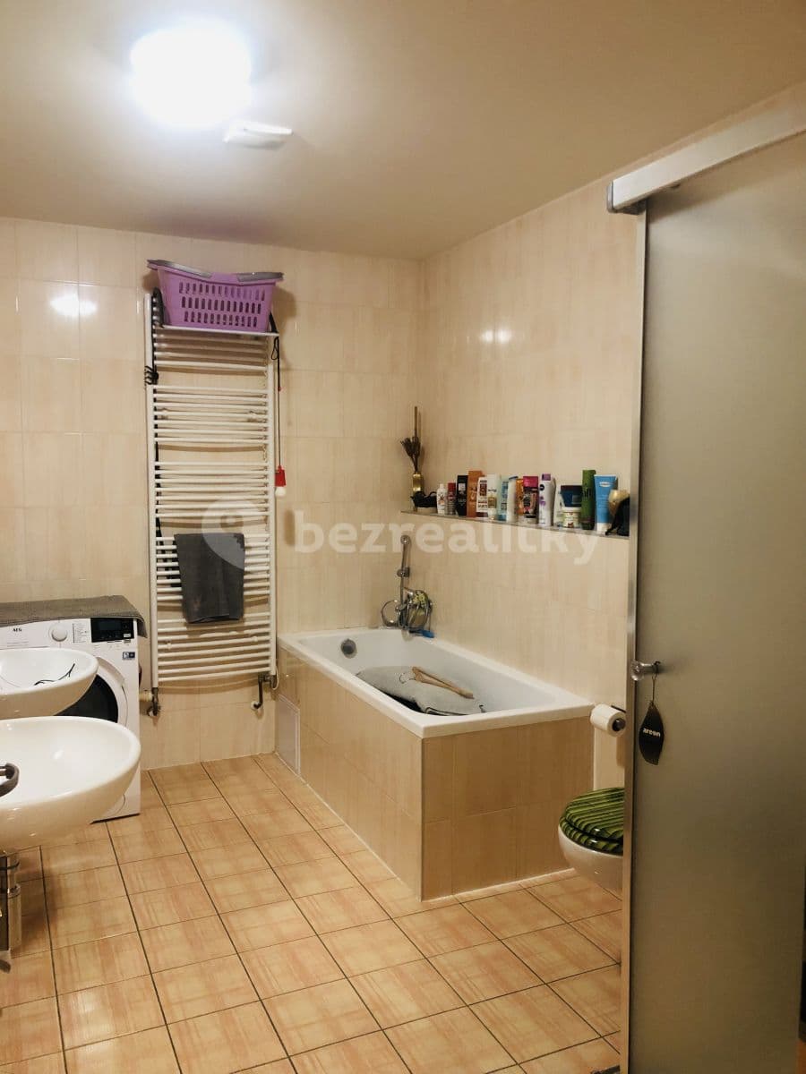 Prenájom bytu 2-izbový 65 m², Karlovarská, Praha, Praha Prenájom bytu 2-izbový 65 m², Karlovarská, Praha, Praha