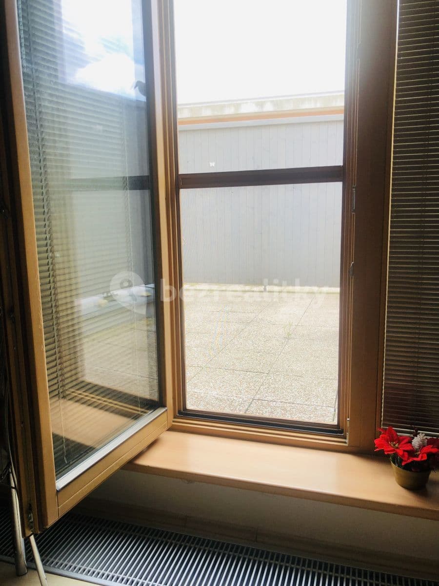 Prenájom bytu 2-izbový 65 m², Karlovarská, Praha, Praha Prenájom bytu 2-izbový 65 m², Karlovarská, Praha, Praha