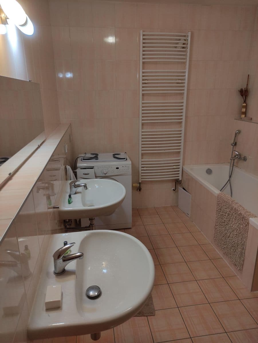Prenájom bytu 2-izbový 65 m², Karlovarská, Praha, Praha Prenájom bytu 2-izbový 65 m², Karlovarská, Praha, Praha