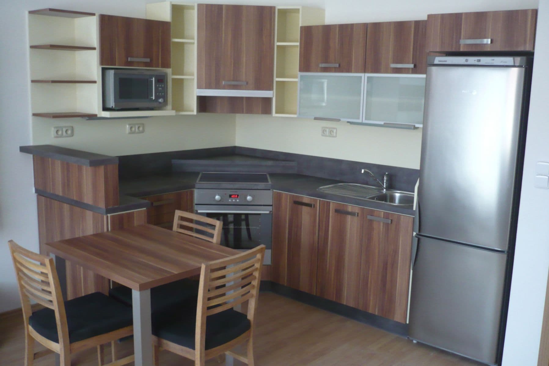 Prenájom bytu 1-izbový 40 m², Rostislavovo náměstí, Brno, Jihomoravský kraj Prenájom bytu 1-izbový 40 m², Rostislavovo náměstí, Brno, Jihomoravský kraj