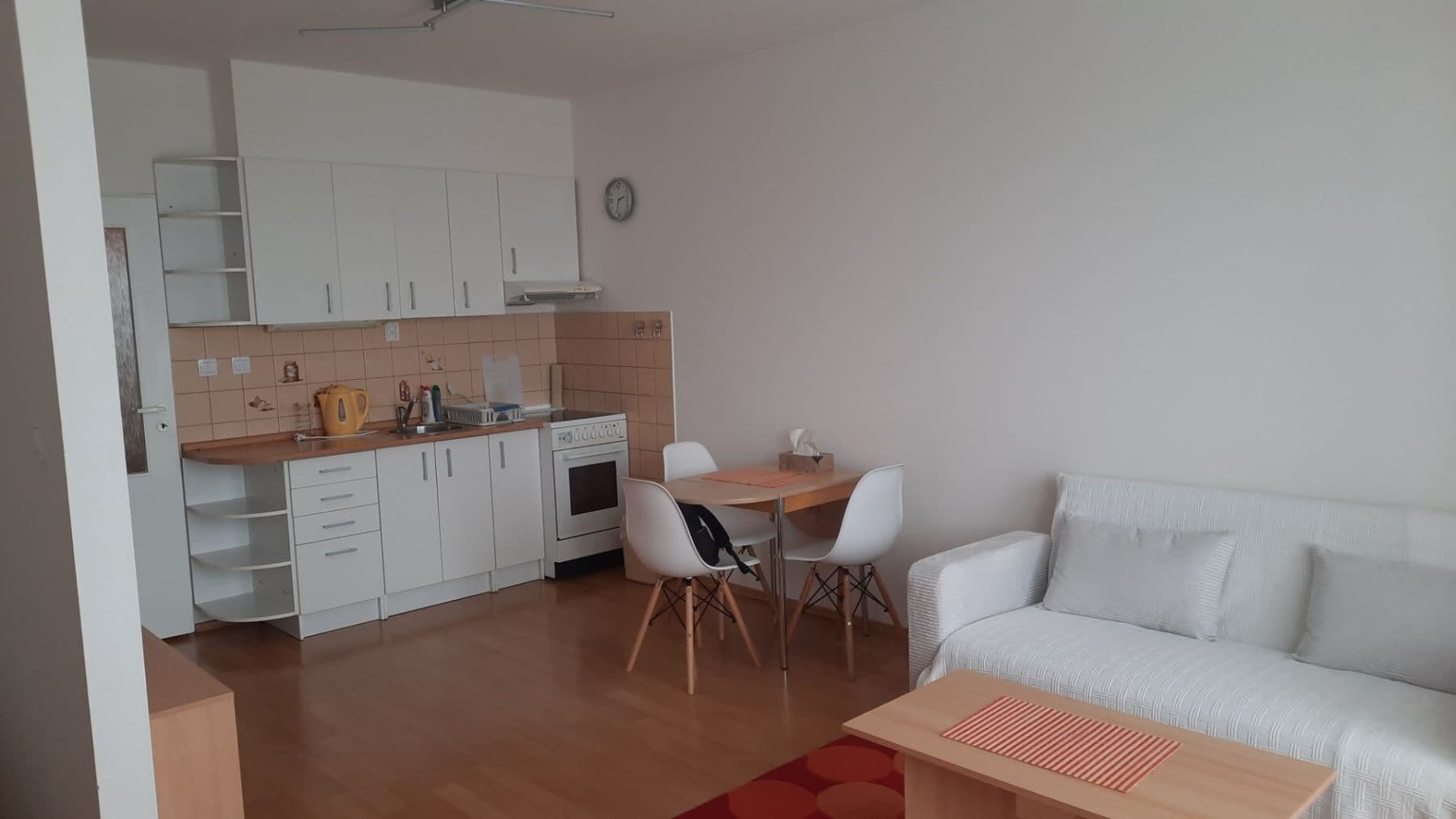 Prenájom bytu 1-izbový 38 m², Hnězdenská, Praha, Praha Prenájom bytu 1-izbový 38 m², Hnězdenská, Praha, Praha