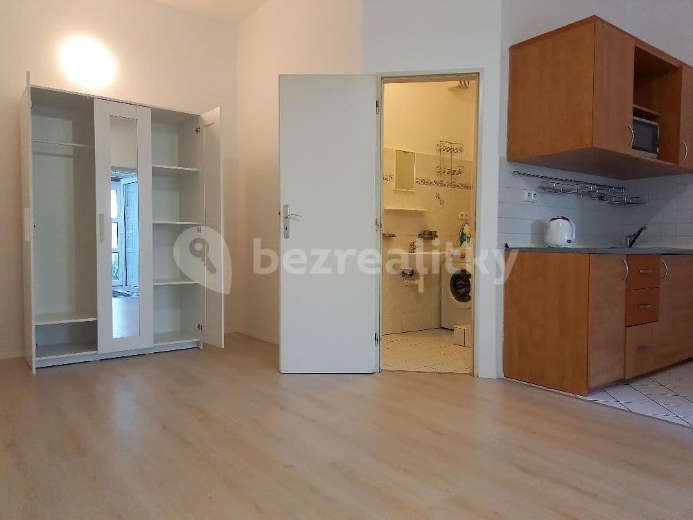 Prenájom bytu 1-izbový 30 m², Staniční, Plzeň, Plzeňský kraj Prenájom bytu 1-izbový 30 m², Staniční, Plzeň, Plzeňský kraj