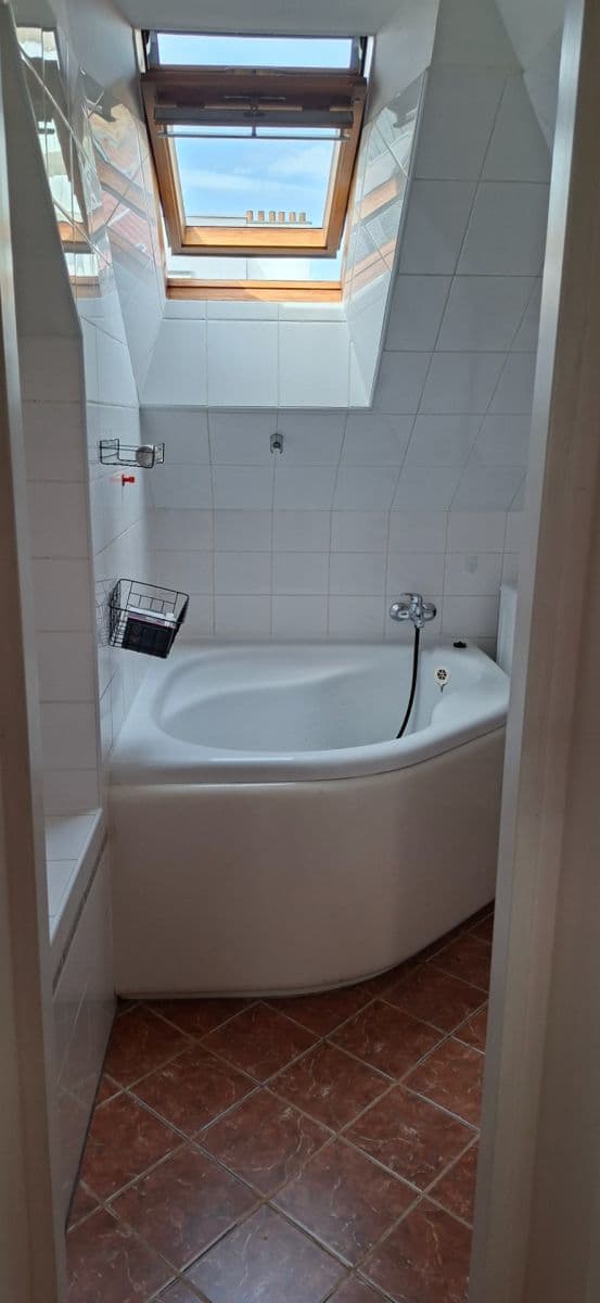 Prenájom bytu 2-izbový 75 m², Kouřimská, Praha, Praha Prenájom bytu 2-izbový 75 m², Kouřimská, Praha, Praha