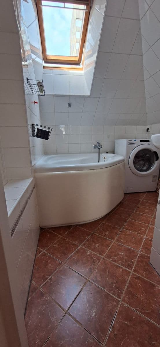 Prenájom bytu 2-izbový 75 m², Kouřimská, Praha, Praha Prenájom bytu 2-izbový 75 m², Kouřimská, Praha, Praha