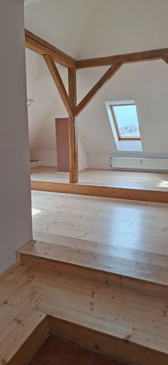 Prenájom bytu 2-izbový 75 m², Kouřimská, Praha, Praha Prenájom bytu 2-izbový 75 m², Kouřimská, Praha, Praha