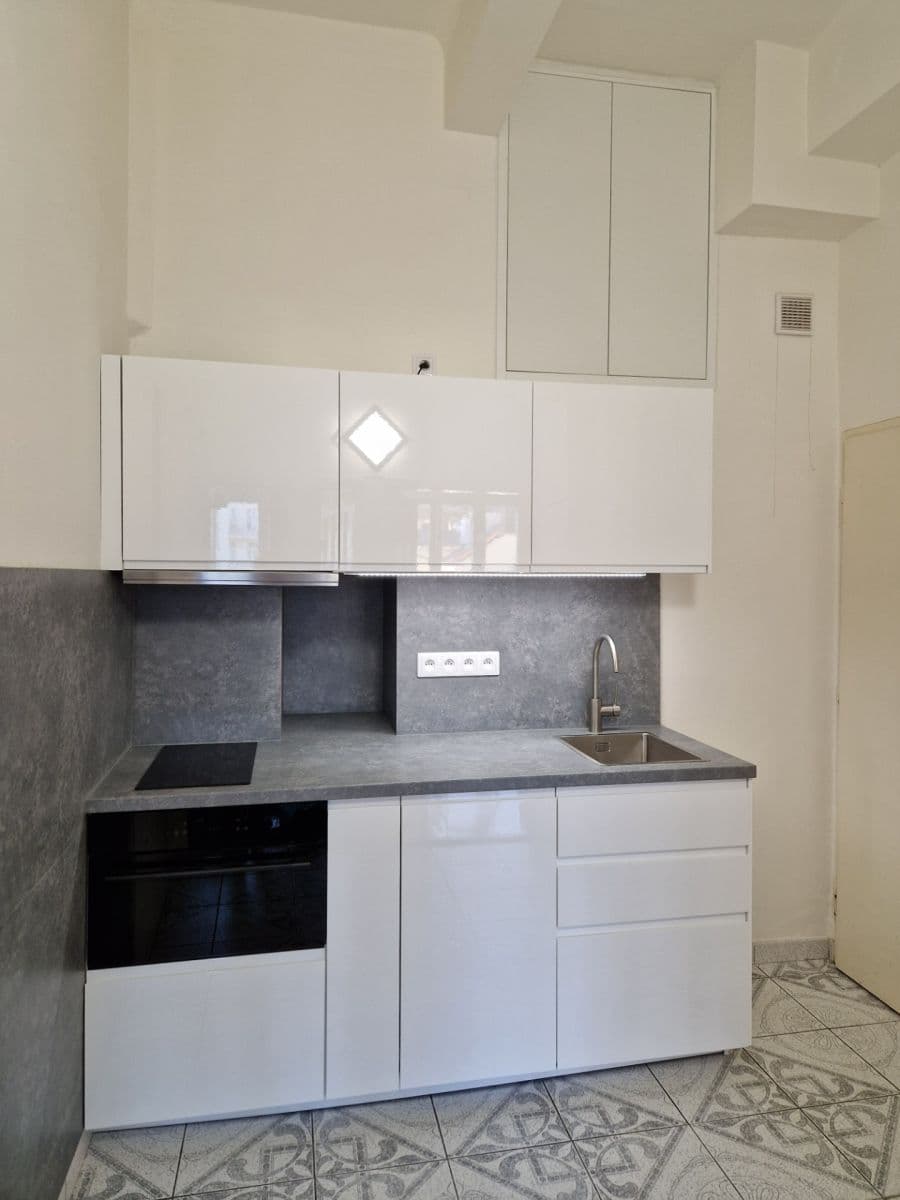 Prenájom bytu 2-izbový 43 m², Ondříčkova, Praha, Praha Prenájom bytu 2-izbový 43 m², Ondříčkova, Praha, Praha